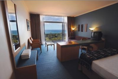 Absolute Beachfront Opal Cove Resort - Accommodation Australia