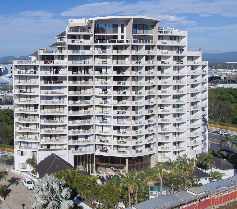 Broadbeach Savannah Hotel  Resort - Accommodation Australia